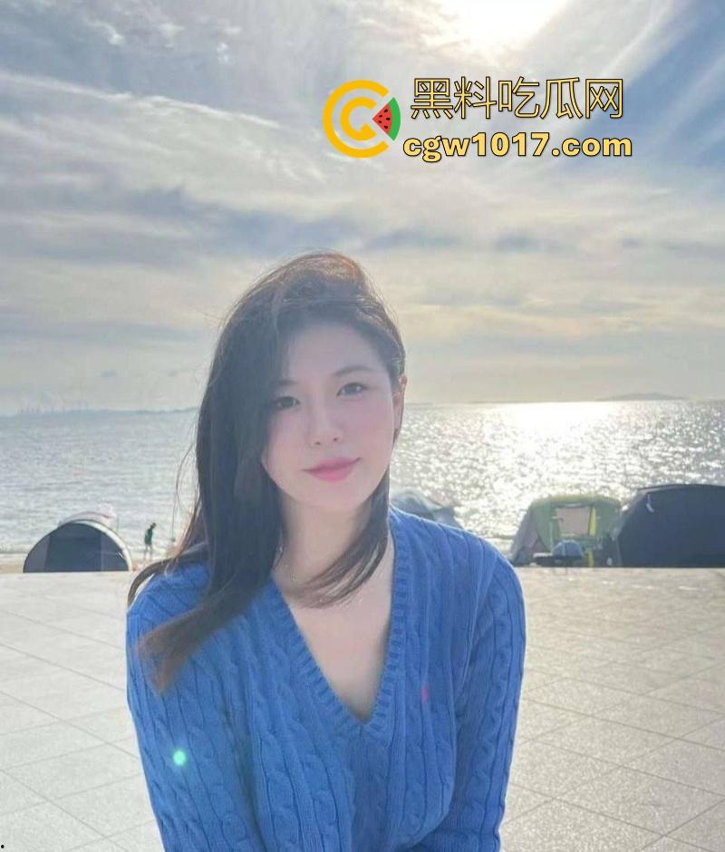 高颜值反差淫荡学生妹，约炮大屌猛男，露脸深喉吞大屌，榨干金主每一滴快感，引爆无尽快感！-2