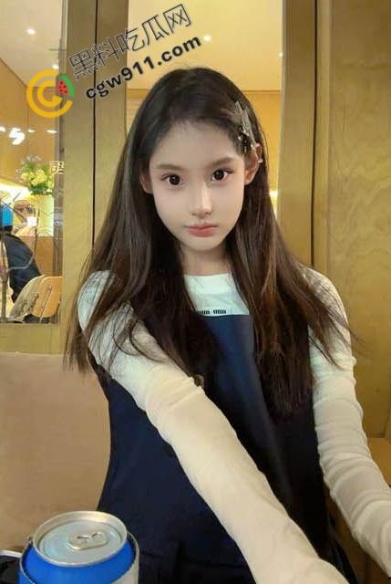 海角大神与妹妹乱伦新作：电梯里妹妹小吊带瑟睡衣诱人至极，使劲揉搓后入猛插，浪叫不停！-3