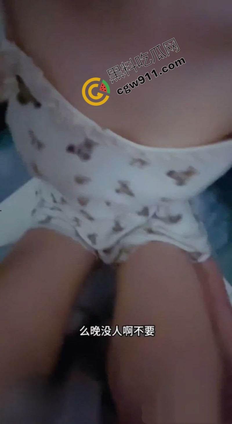 海角大神与妹妹乱伦新作：电梯里妹妹小吊带瑟睡衣诱人至极，使劲揉搓后入猛插，浪叫不停！-8