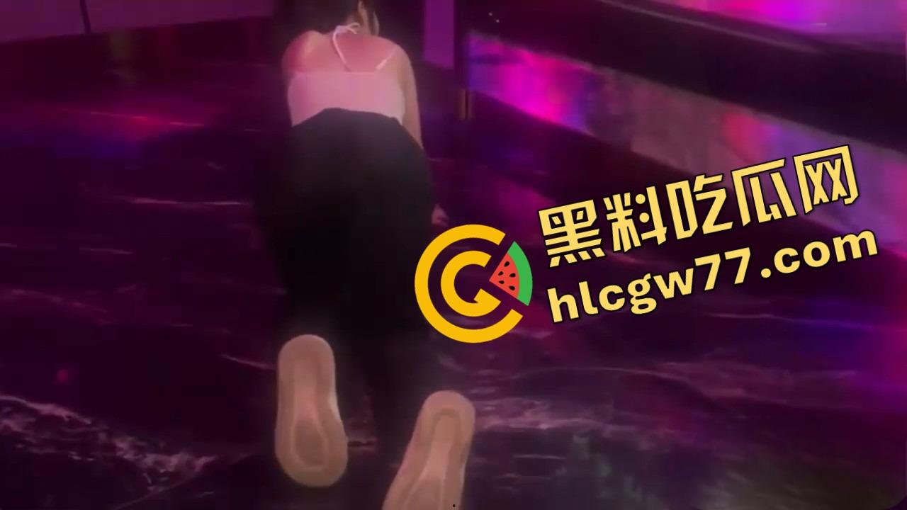 沐川音乐女狗【顾澜音】KTV跪地舔屌爬成狗,全程露脸被轮爆,教书是假被操是真,唱歌只为练喉管!-10