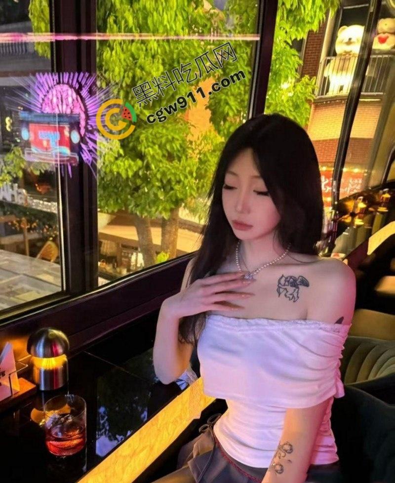 湖南长沙蓝调酒吧前台【李玉瑶】激情3P视频流出：娇美尤物被双雄轮奸至天明，精尽肉软，酣战无极限-3