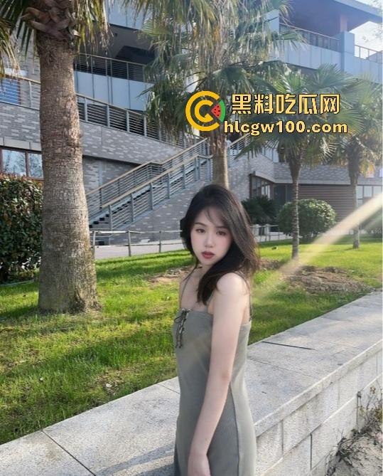 安徽工商学院育才高手，秃顶啤酒肚辅导员操美女学生云盘泄密，床上姿势堪比动作教学！-2