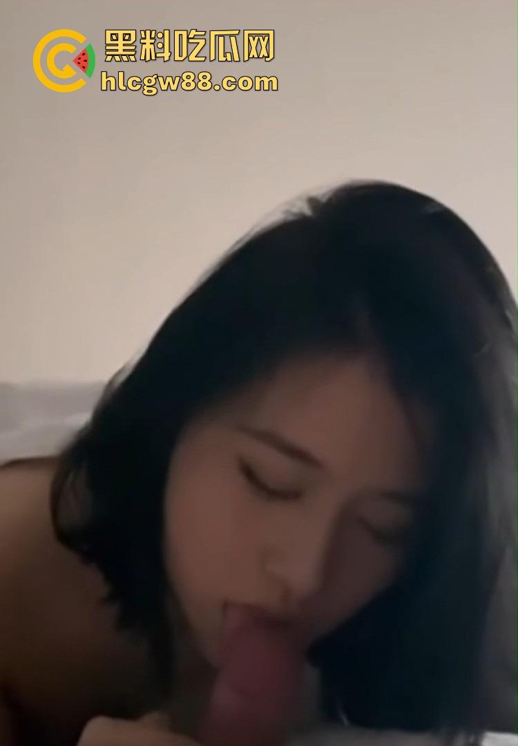 课堂上是学霸，床上是母狗！湖南短发大学生【郭奕函】被约炮大神玩坏任人爆操，被干到高潮连连！-15