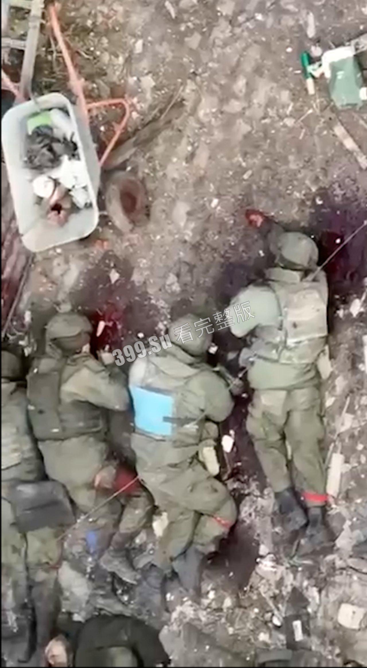 俄乌战争第一视角实录合集 现场只能用惨烈来形容 能留全尸的便算是幸运了 心理承受能力低的瓜友 勿点!!-5