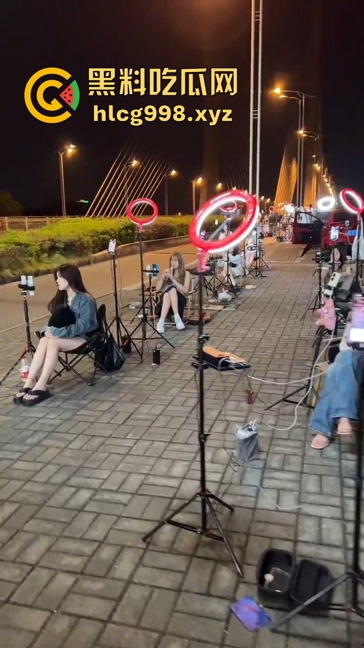 山西网红一条街！南州大桥下全是网红乞丐，美女挤满400多人，乞讨都成产业了！-3