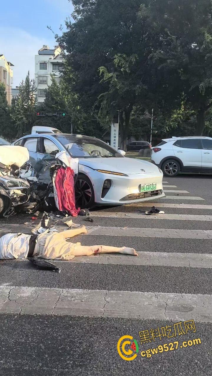 浙江绍兴发生严重车祸，一辆蔚来连撞多车，致一女子被爆头当场死亡，现场多人伤亡情况惨烈 !-6