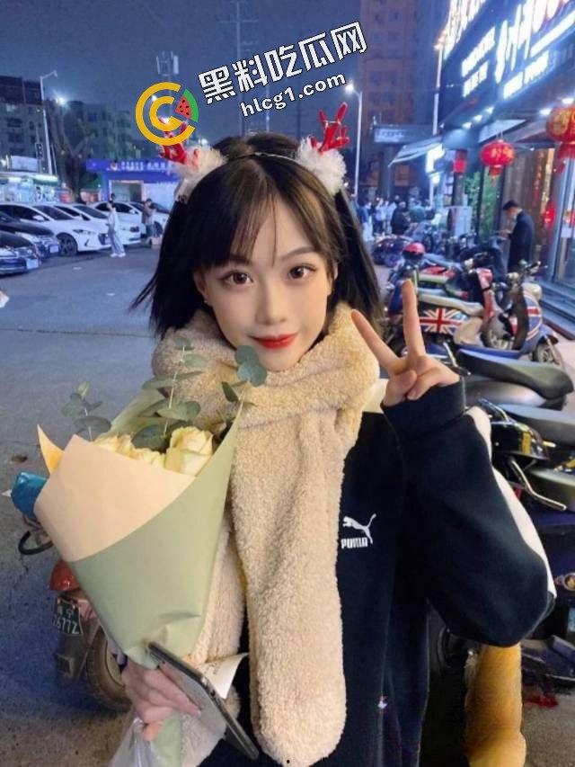 广西艺术学院女大学生『邓乐颖』黑逼带粉 与男友玩SM 视频流出-3