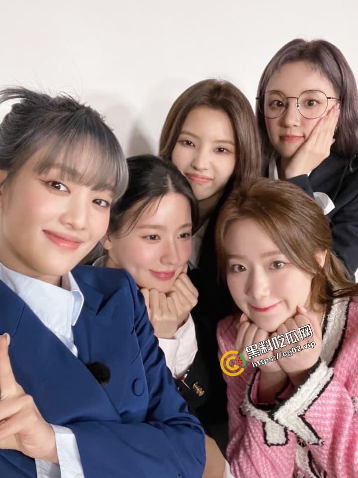 韩国女团 (G) I-DLE 台湾成员 叶舒华 露奶秀 跳舞时动作太大不慎漏点 现场表演真空上阵 褐色乳头小奶一览无余-2