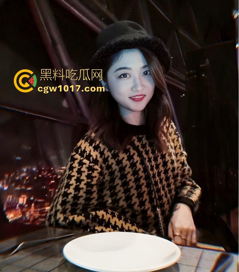 大佬分享一个月2万包养的极品女大，从白月光到淫语母狗只需要2万，无套猛插跪地舔屌手到擒来，真反差了！-2