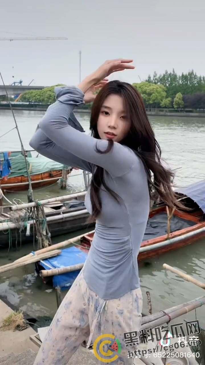 开盒抖音两百万粉丝博主【肚脐小师妹】抖音擦边当女神 维密圈摆烂恰烂钱 真的有钱人怎么会看上一只烂烧鸡呢-3