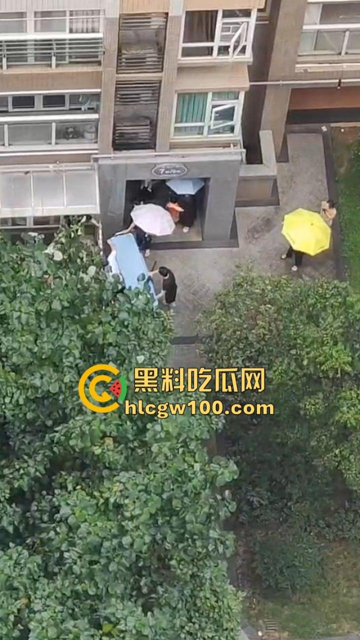 变态的妈 无能的爸 破碎的孩子 全家一起挂!上海闵行一家三口被逼跳楼 只因孩子没考100分?-7