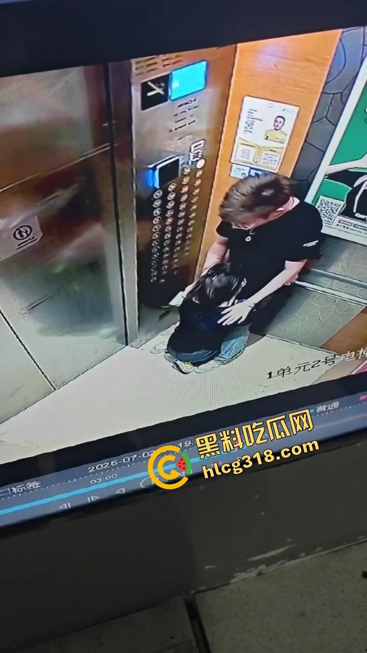 电梯春潮涌动，男女上楼全程互撩，男的手法老道全程开摸，解开发型就是解锁原始本能！-7