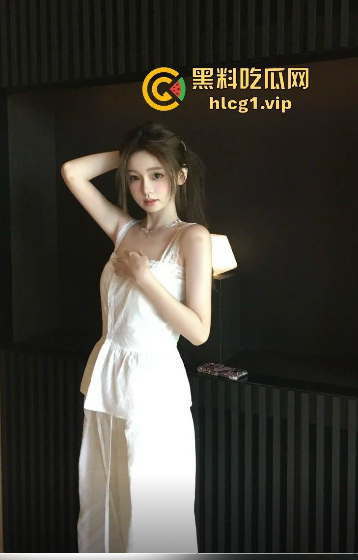 黄一鸣vs王思聪，流量密码再爆发！假瓜满天飞，王思聪直言黄一鸣不配‘思聪严选’！-10