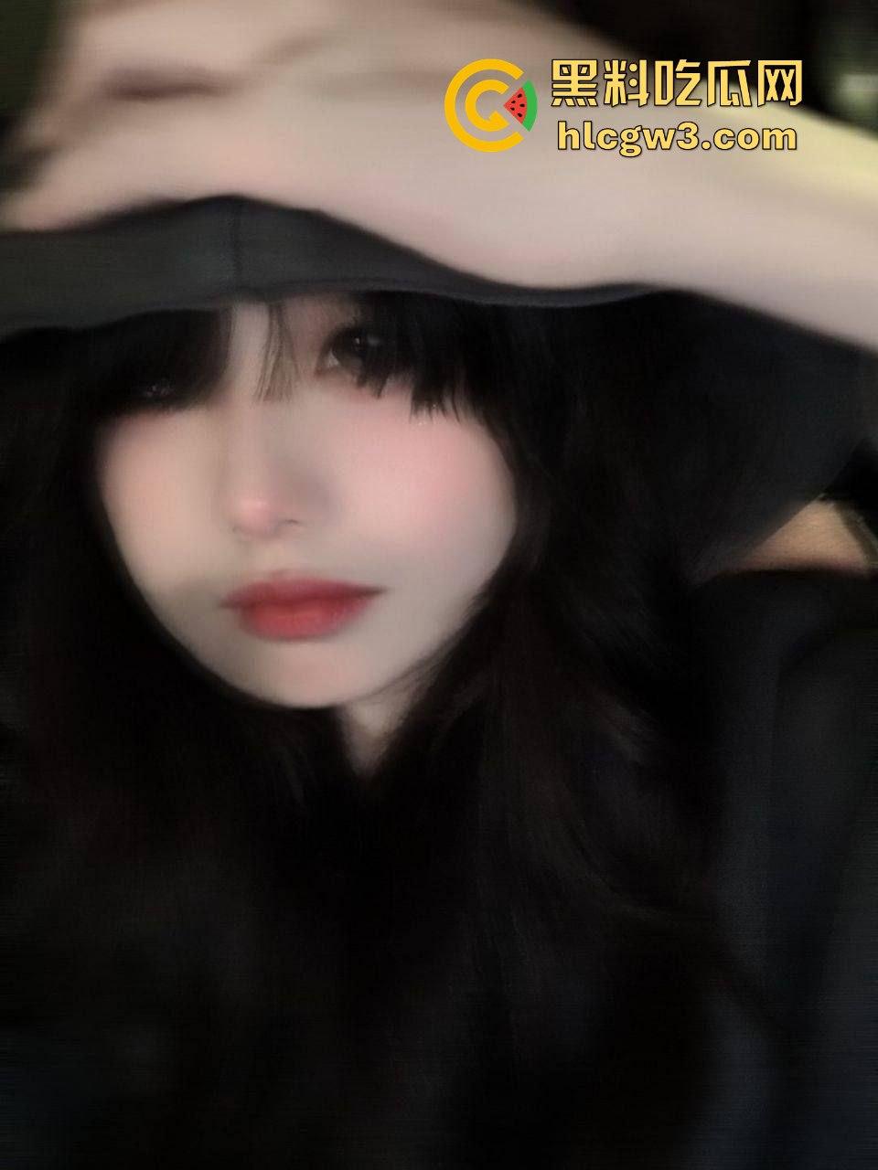 推特极品JK萝莉妹『斜眼龙王』裸拍福利流出 宿舍戴项圈比耶吐舌 这颜值清纯却骚到爆 删号退圈已绝版!-12