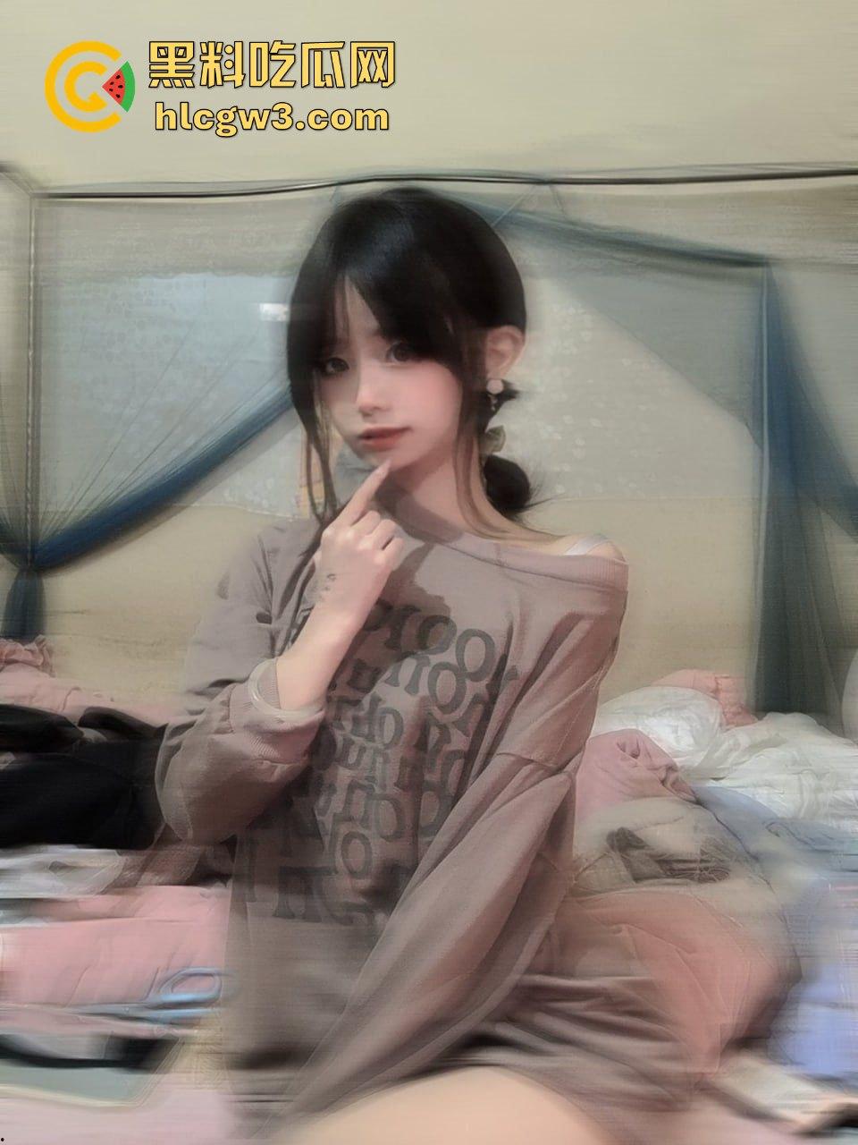 推特极品JK萝莉妹『斜眼龙王』裸拍福利流出 宿舍戴项圈比耶吐舌 这颜值清纯却骚到爆 删号退圈已绝版!-18