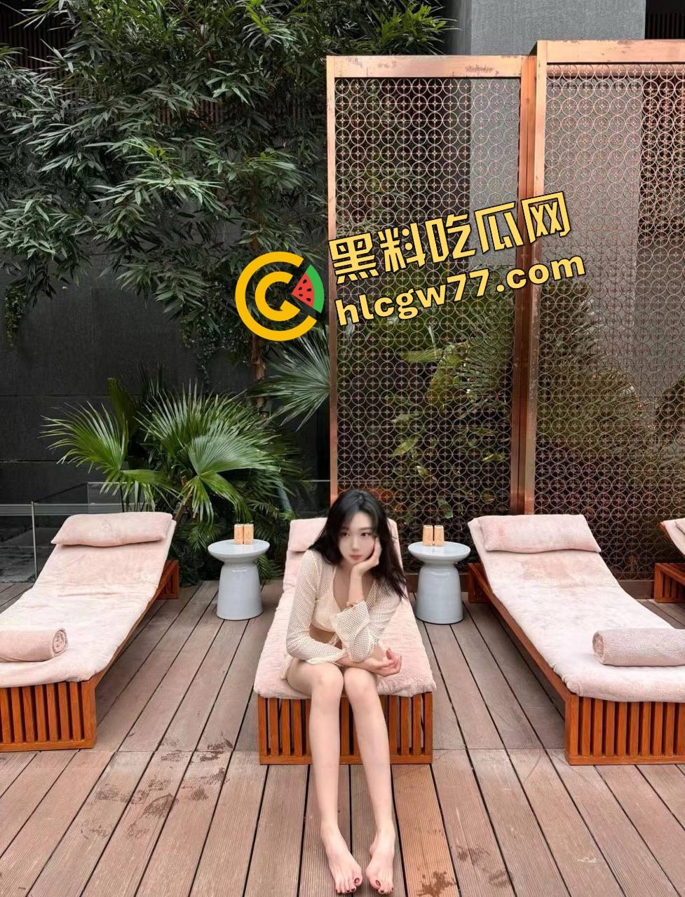 富哥牵着小骚逼逛商场,你见过鲍鱼一路滴到厕所的吗?这骚逼被干得连扶手都抓不住了!-4