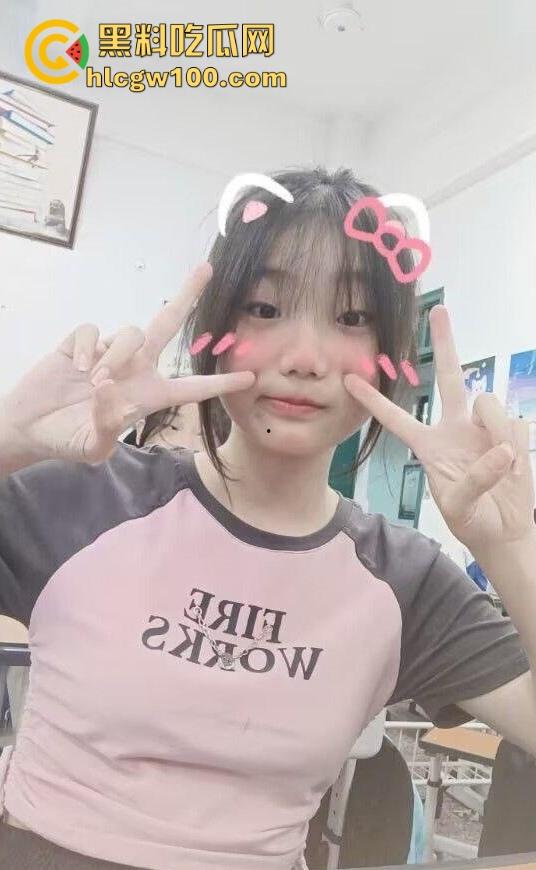 重庆江津职教06年幼师『刘媛』大尺度流出!裸聊自慰拍到拉尿环节,稚嫩鲍鱼怼镜头,狼友隔屏想舔逼!-1