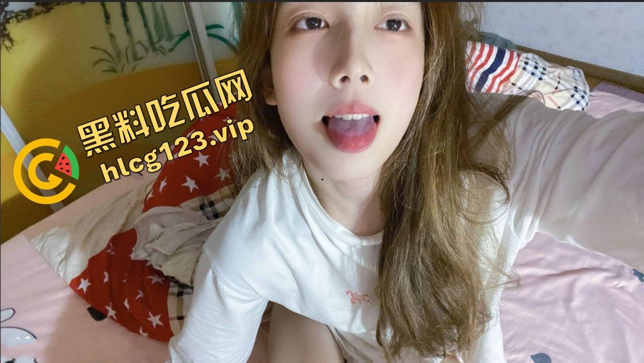 梅州嘉应学院嫩妹沈欣被男友开发得服服帖帖，情趣玩具伺候得嗷嗷叫，小穴被爆干肿成馒头！-54