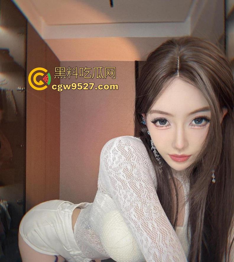 肌肉男体育生与母狗的激情对决,站立抱操倒立互舔,这样操的逼肯定很爽,没锻炼过的兄弟谨慎模仿!-1