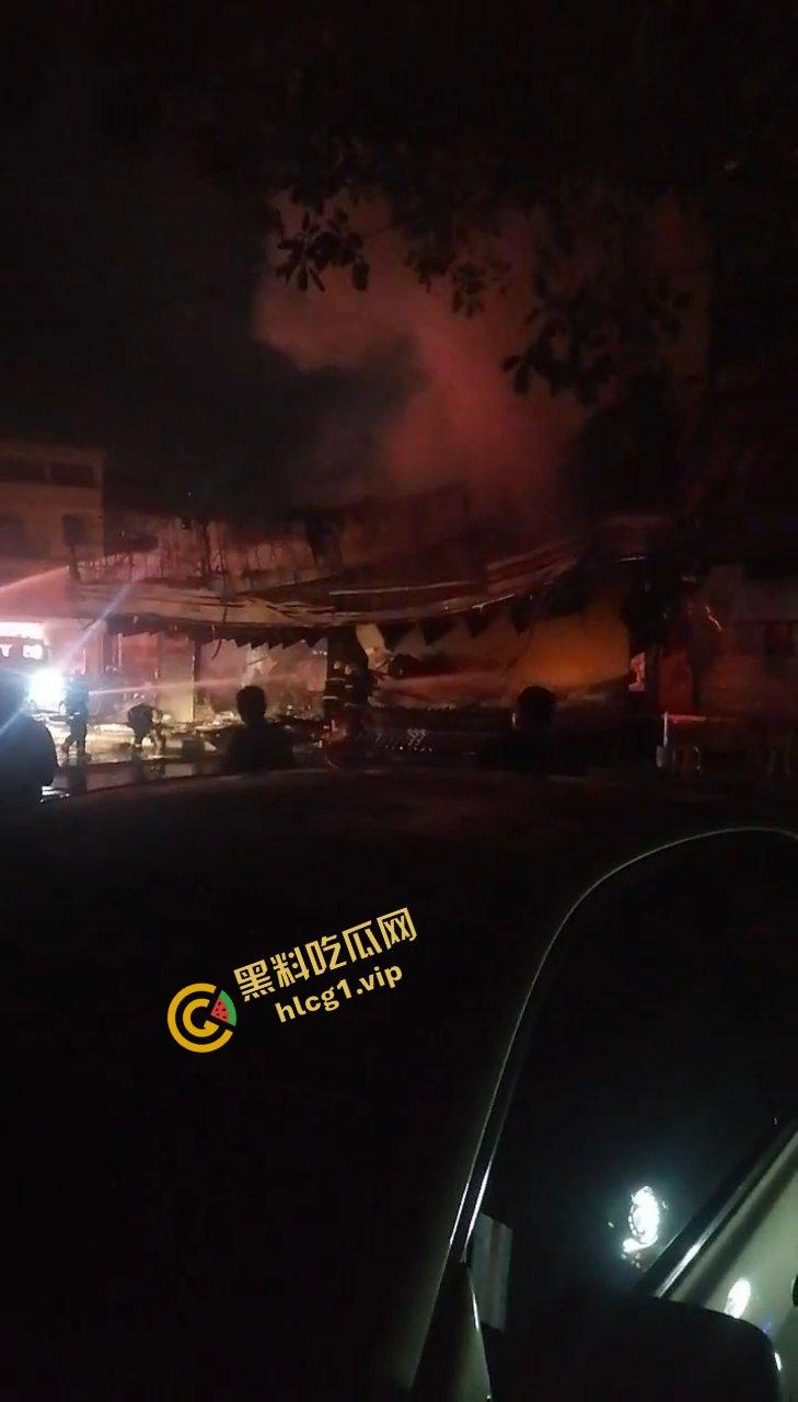 佛山顺德三桂市场 电动车自燃引燃多家商铺 大型火灾！-2