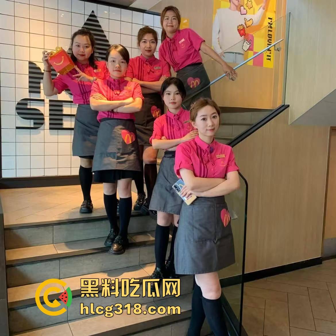 约炮南宁火车站麦当劳女服务员!脱下工作制服没想到身材这么有料,无套内射,麦当劳确实好吃!-5