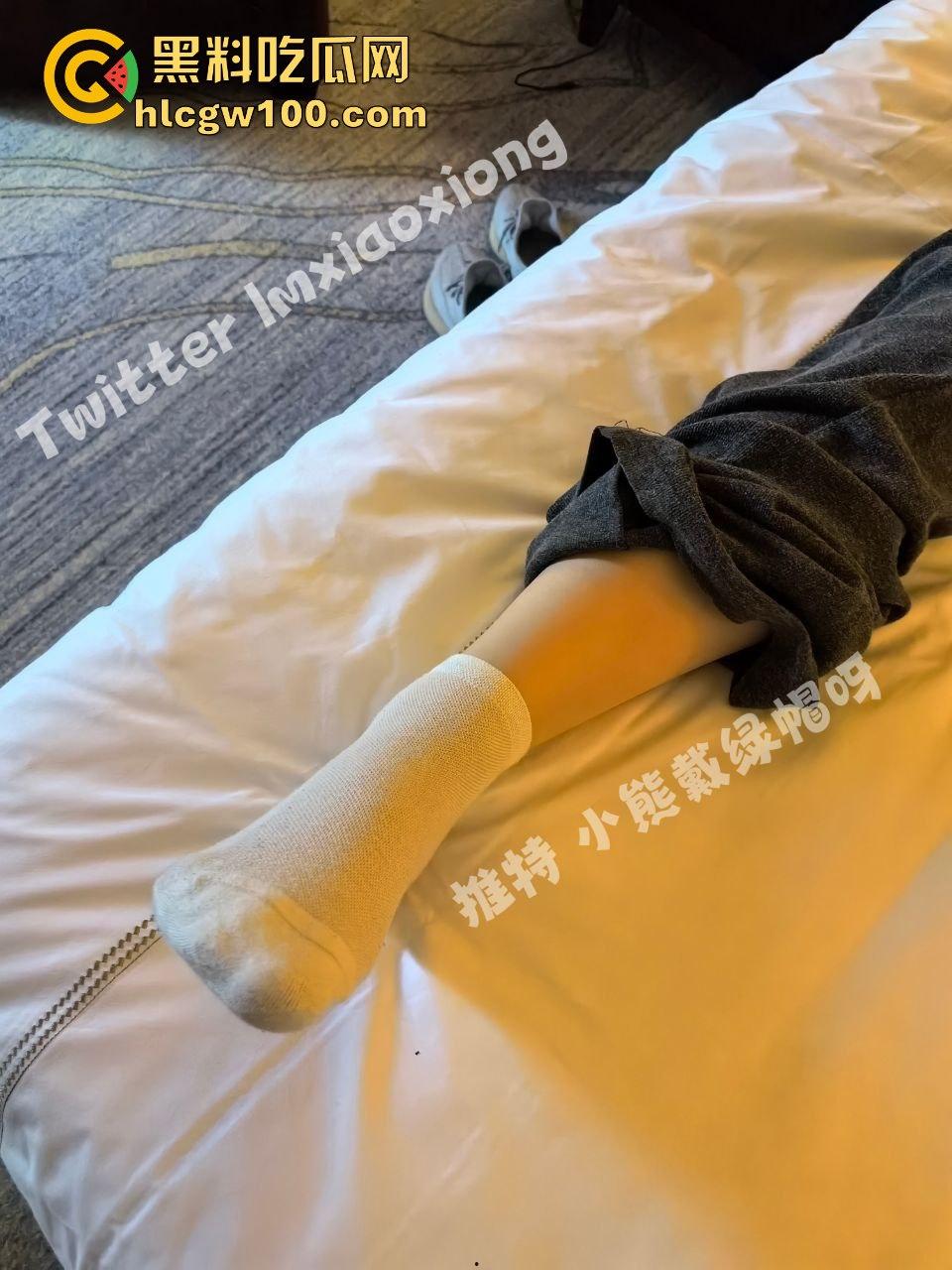 小编推荐!推特绿帽博主【小熊戴绿帽】把自己老婆送给单男爆操,完整聊天截图视频流出,内容属实劲爆。-108