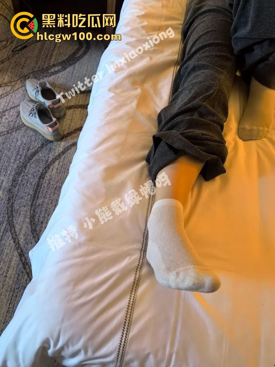 小编推荐!推特绿帽博主【小熊戴绿帽】把自己老婆送给单男爆操,完整聊天截图视频流出,内容属实劲爆。-113