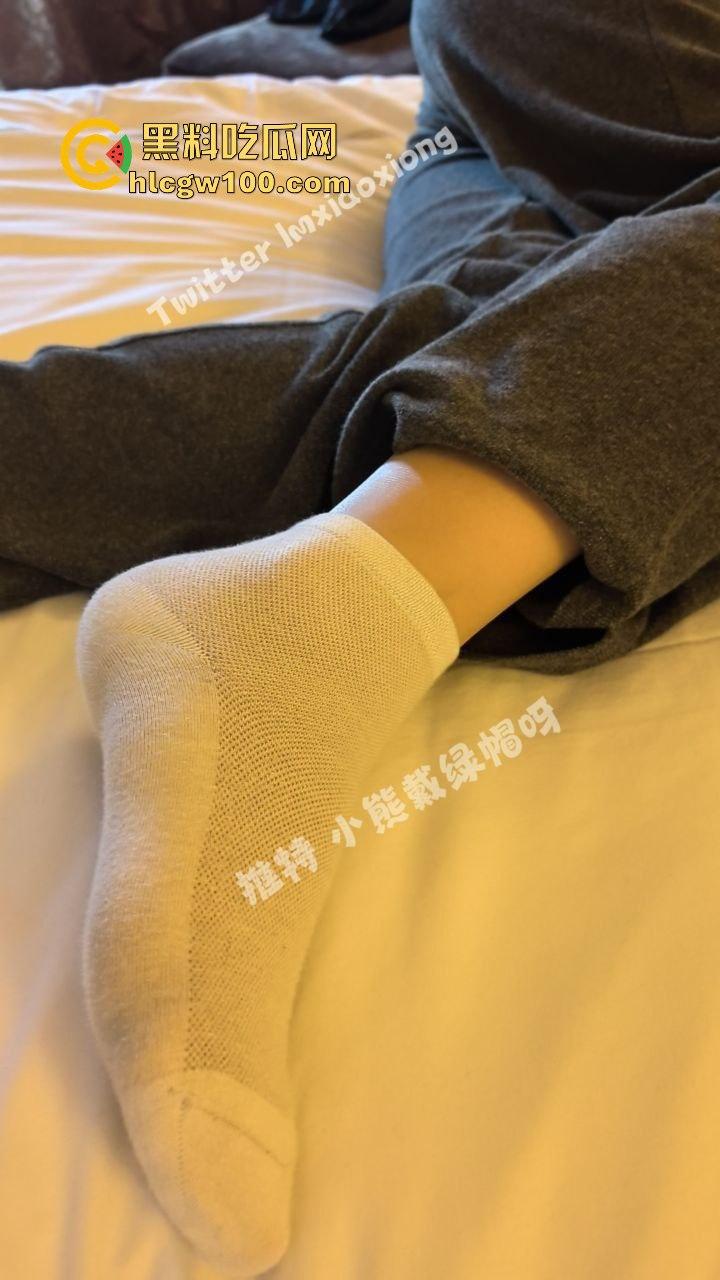 小编推荐!推特绿帽博主【小熊戴绿帽】把自己老婆送给单男爆操,完整聊天截图视频流出,内容属实劲爆。-114