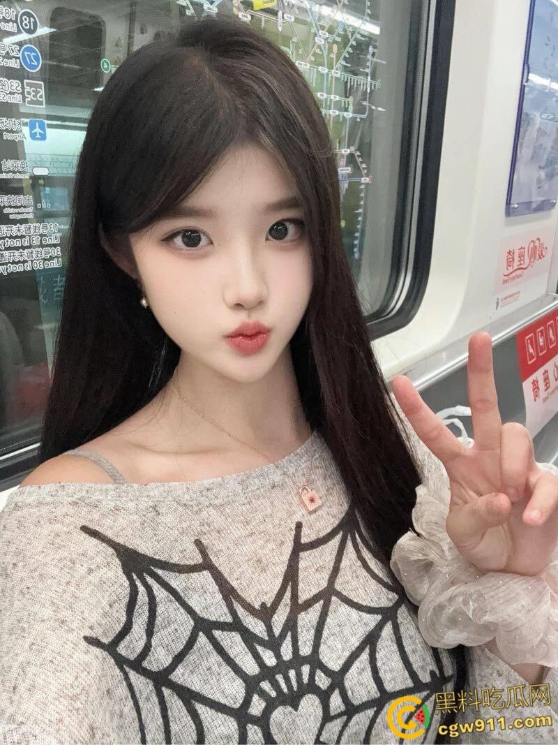 饥渴难耐的妹妹约哥哥逛超市,出租屋里主动脱裤口交,被哥哥反推无套爆肏,蕾丝内裤女上骑乘内射粉穴!-1