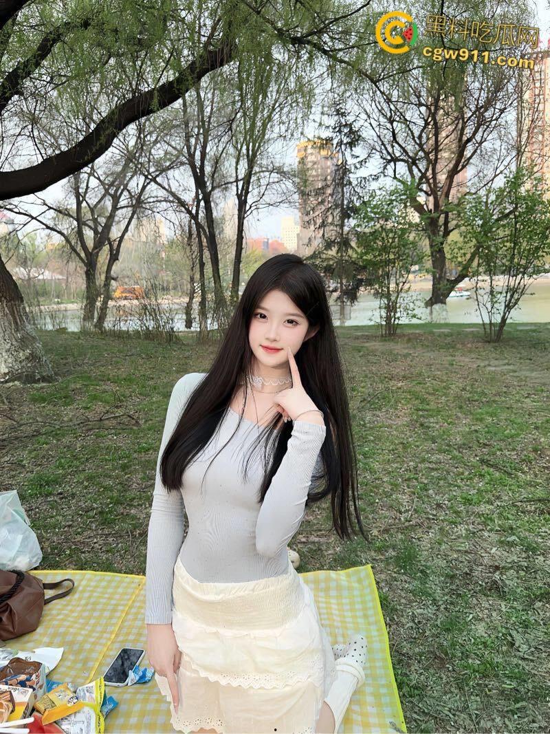 饥渴难耐的妹妹约哥哥逛超市,出租屋里主动脱裤口交,被哥哥反推无套爆肏,蕾丝内裤女上骑乘内射粉穴!-2