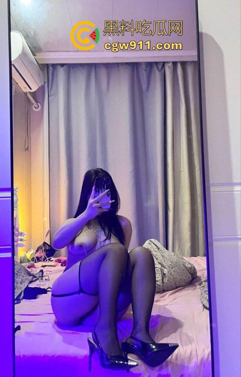 抖音极品网红【二媚女ling】微胖巨乳尤物，情趣丝袜骚浪求金主包养，愿做专属肉便器，骚气十足！-2