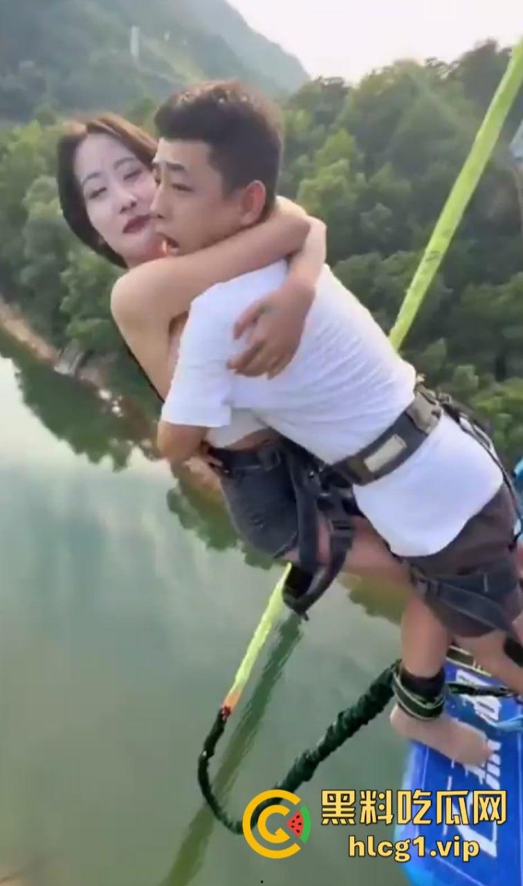 陪护媛来了!景区推出蹦极陪跳援 花式玩法层数不穷 报地址怕又被查了!-3