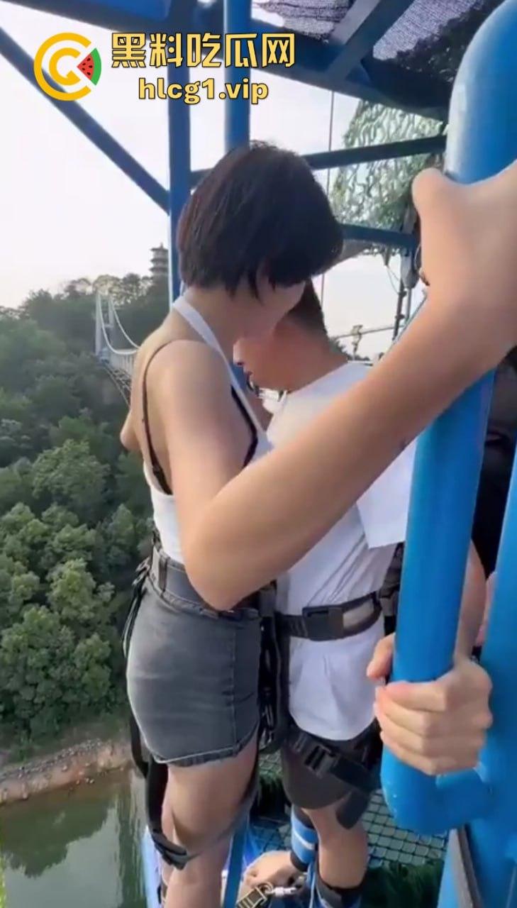 陪护媛来了!景区推出蹦极陪跳援 花式玩法层数不穷 报地址怕又被查了!-7