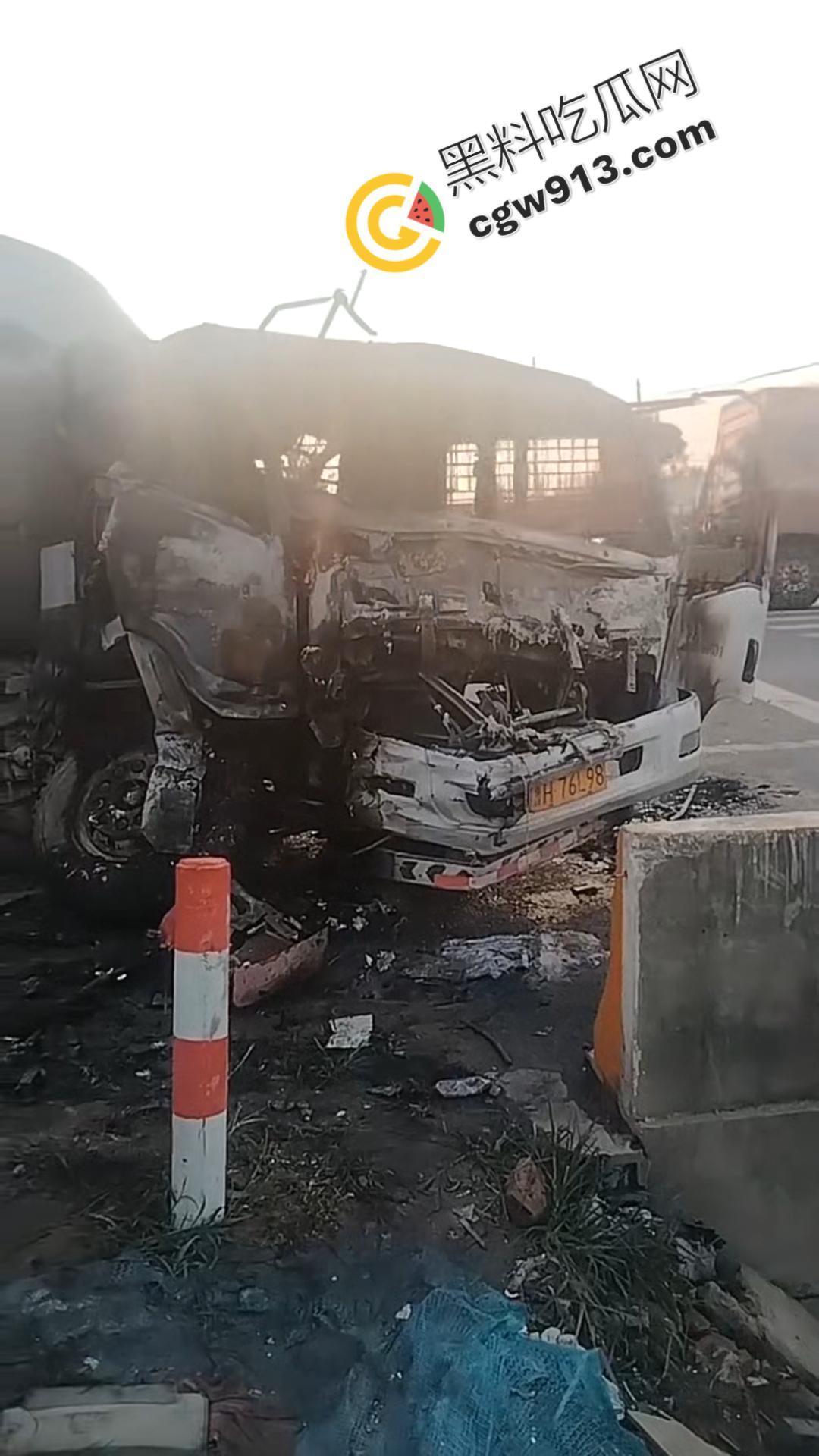 悲剧瞬间!河南商丘公路车祸,大货车烈焰吞没,司机惨遭活活烧焦-4