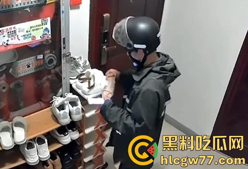 南通拆迁房小区 半夜惊现变态男 蹲守民宅狂舔女户主高跟鞋 五分钟监控视频流出！-5