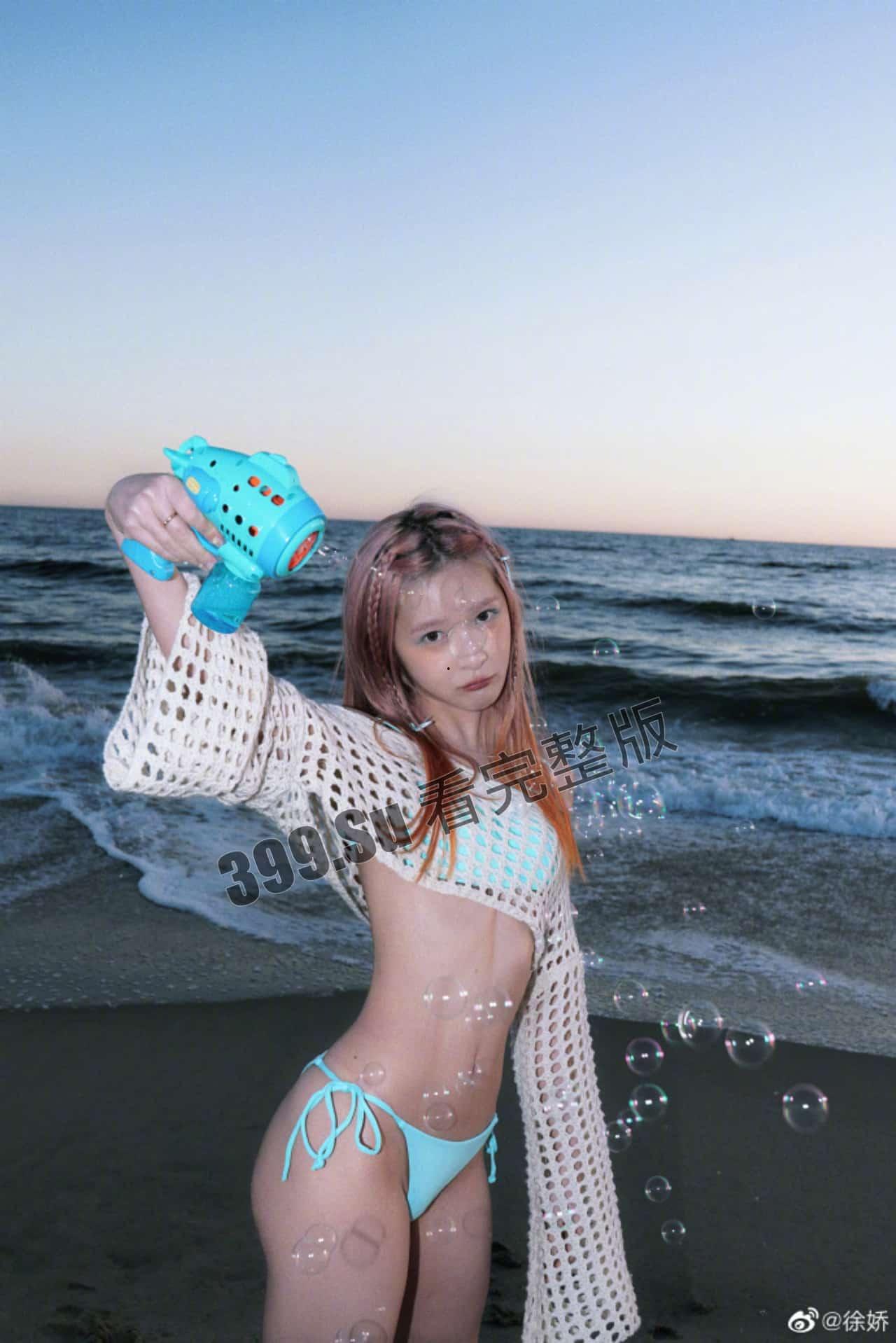 长江七号童星徐娇晒泳装,回应质疑:我很喜欢我的身体,大大方方的展示给大家看 瓜友们觉得这身材怎么样-1