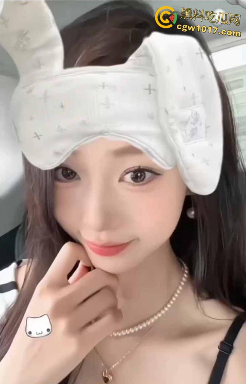 燕京理工学院【何梦琪】,白富美学姐与男友酒店沙发做爱,对镜深喉口交舔蛋,后入爆操呻吟连连!-2