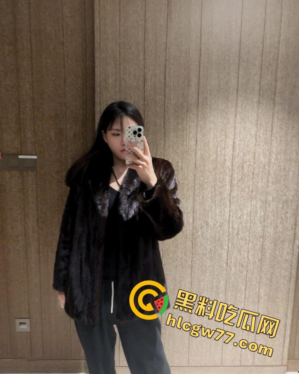 高颜值福利姬口交黑料淫炸!小母狗狂舔大鸡爽翻天,骚到喷淫水!-1