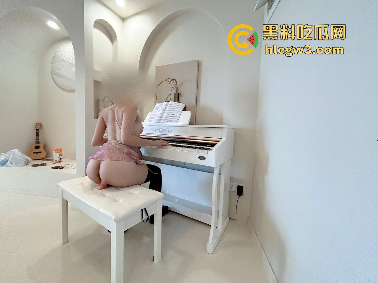 170舞蹈老师【童诺心】反差母狗人设炸裂!课堂上是冷艳严师,出门牵绳露奶调教到嗷嗷叫!-12