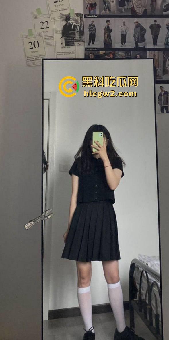 独家爆料 吉林大学校花【翟书萍】不雅视频被男友曝光!骚鸡对镜黑丝口活,怼脸拍摄竟被男友外流!-5