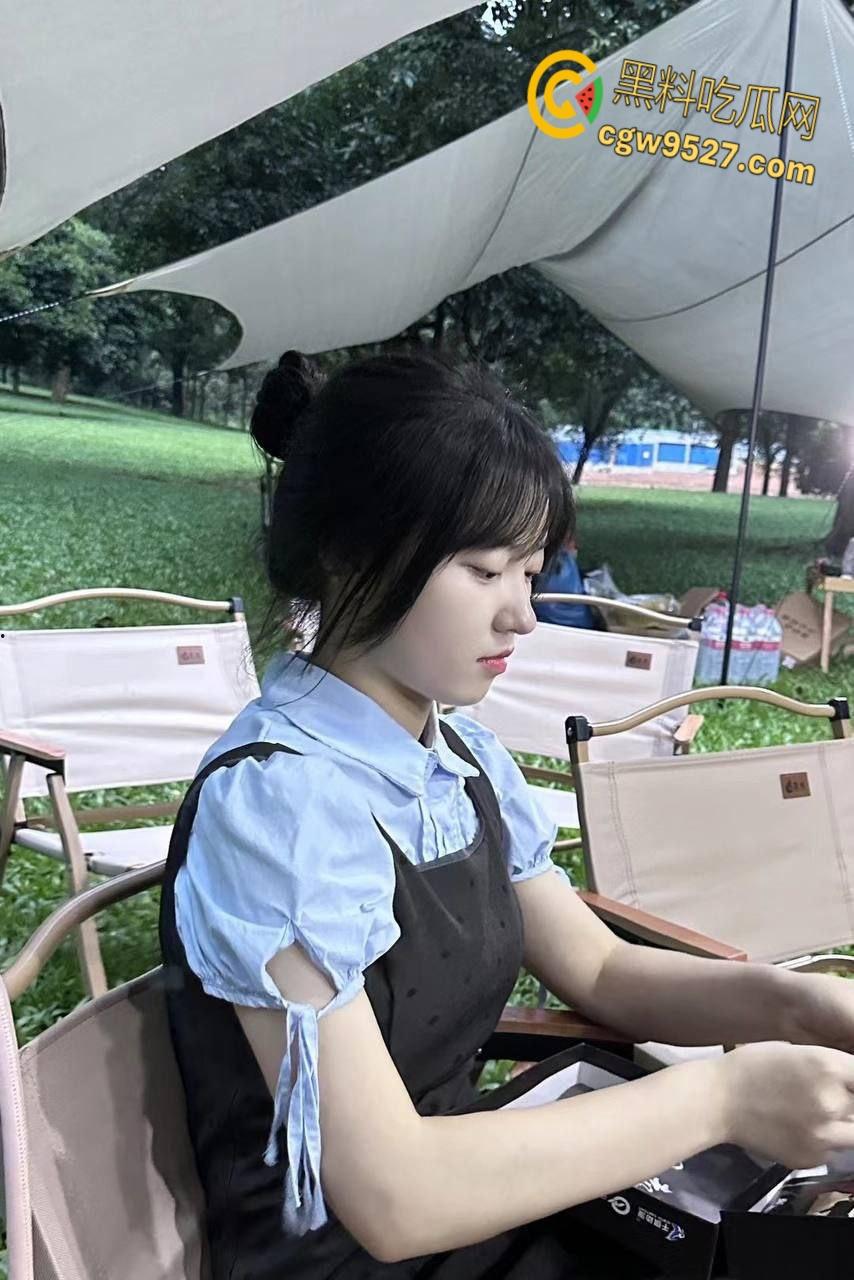 云南大学清纯学妹【谢芝灵】，被男友疯狂调教，酷爱口交沉迷榨精，眼神拉丝表情无比淫荡 !-3