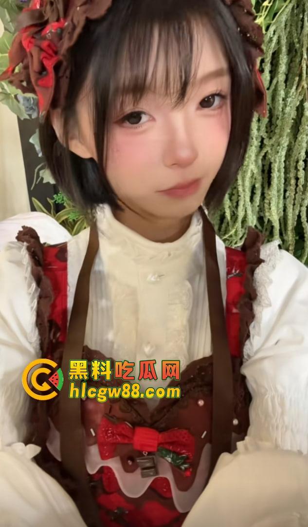 抖音40万粉博主『 铃』被健身教练拖商场厕所狠操一顿,骚逼直播还嘴硬装清高老娘不解释!-3