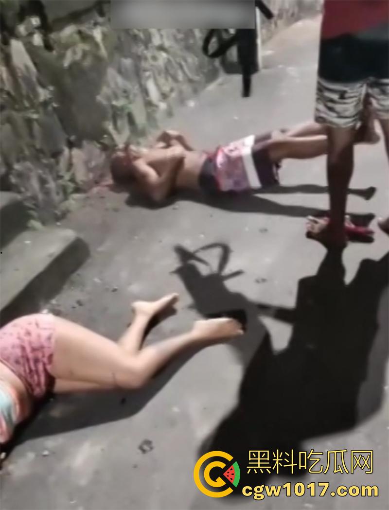 国外偷情的惨痛代价，情夫直接被爆头，老公不解恨还上前补枪，这出轨的代价还真不小啊！-1