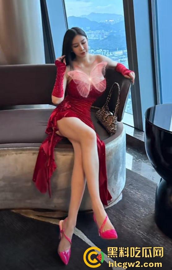 抖音40W粉丝网红『金美娜』性爱视频独家曝光 大奶情趣制服侍奉导演尺度无下限 奶子晃得比剧情还精彩!-5