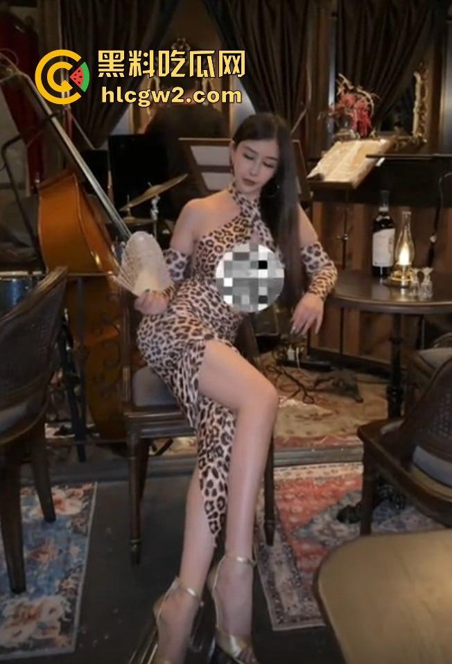 抖音40W粉丝网红『金美娜』性爱视频独家曝光 大奶情趣制服侍奉导演尺度无下限 奶子晃得比剧情还精彩!-15