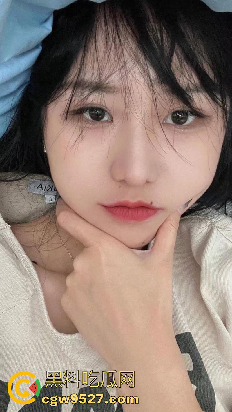 鲁东大学长腿御姐【苏佳玉】,颜值清纯可爱,但身材却高挑性感,穿上诱人黑丝真是没谁了!-1