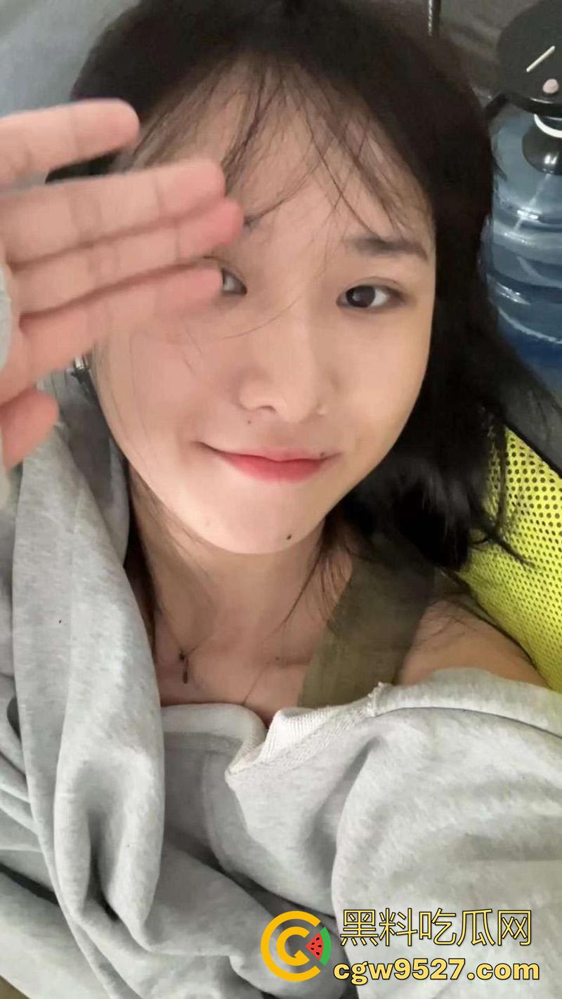 鲁东大学长腿御姐【苏佳玉】,颜值清纯可爱,但身材却高挑性感,穿上诱人黑丝真是没谁了!-3