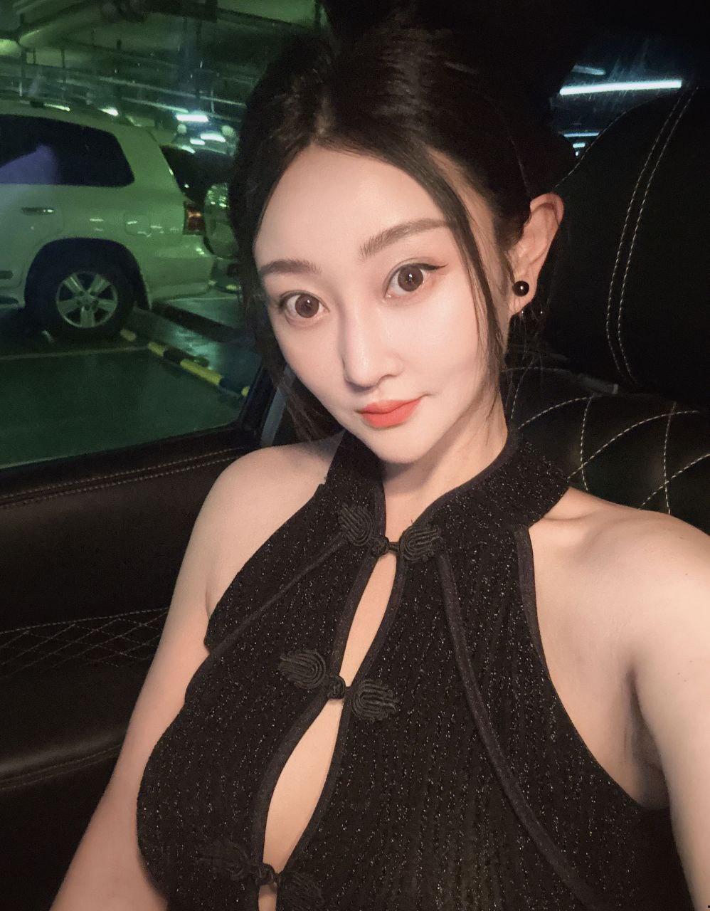 绍兴人妻『阮诗』跨年猛料 和情人在床上啪啪正嗨 异地老公打来电话 她边撒娇边高潮逼里藏着的鸡巴还没拔出来!-1