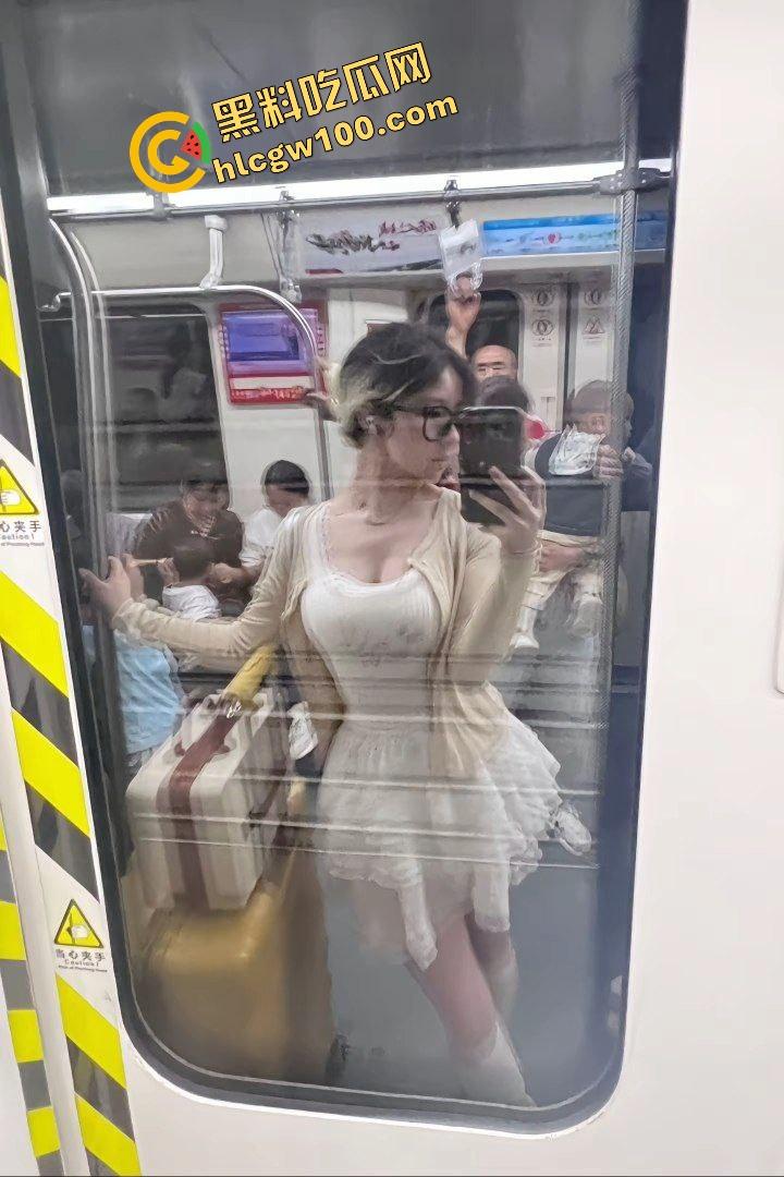 湖南第一师范反差骚货豪乳大奶尤物『郑爽怡』宿舍发骚私拍搓奶抠逼供金主!粉嫩鲍鱼忒淫荡!原创独家流出!-1