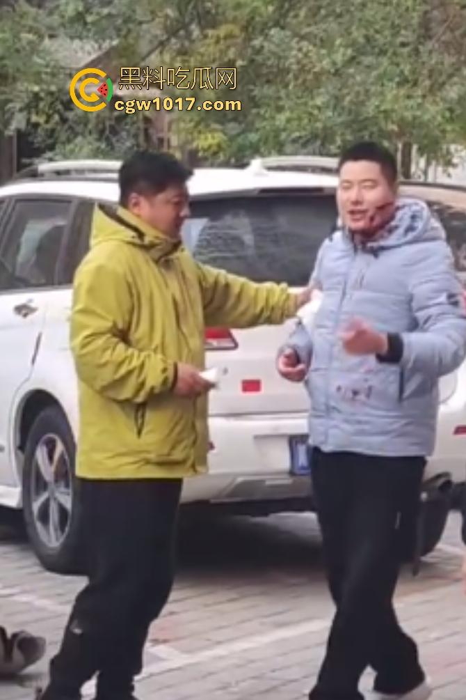 石家庄美团外卖小哥忍无可忍血刃站长,5块单子只给1块,离职扣80%工资逼人走绝路,这不是活该找刀吗?-7